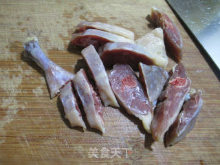千张结腊鸭腿煮青菜的做法步骤：2