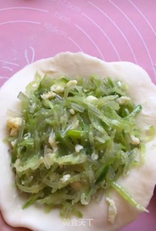 鸡蛋粉丝萝卜馅饼的做法步骤：12