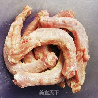 泰式香辣烤鸡脖的做法步骤：1