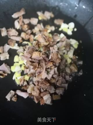 五香鸡肉丁炒扁豆的做法步骤：4