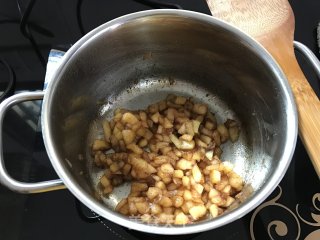 苹果杯子蛋糕的做法步骤：3