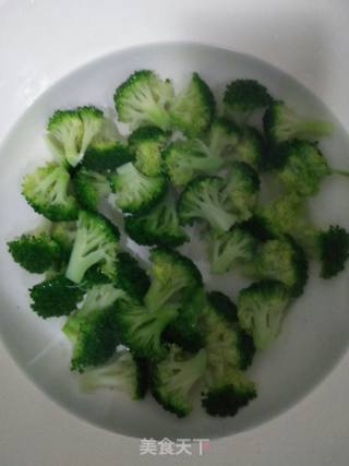 西兰花西红柿炒莲藕的做法步骤：8