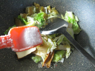 榨菜香干炒圆白菜的做法步骤：6