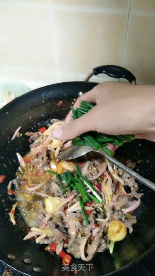《私房秘制剁椒鸡杂》的做法步骤：9