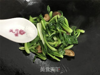 青菜爆鱼米线的做法步骤：4