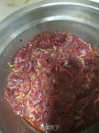 牛肉西兰花的做法步骤：1