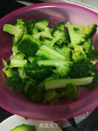 牛肉西兰花的做法步骤：2