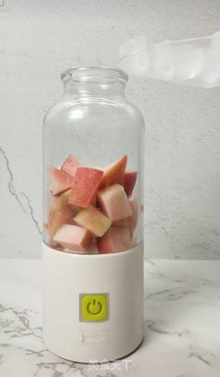 蜜桃雪碧冰饮的做法步骤：2