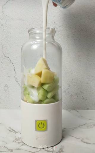 黄瓜苹果酸奶汁的做法步骤：3