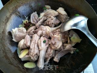 木耳枸杞炖鸭的做法步骤：7