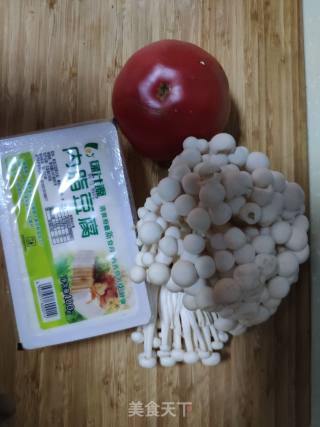 暖身美食 西红柿 豆腐 蘑菇汤的做法步骤：1