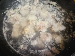 香菇土豆炖鸡腿的做法步骤：4