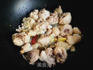 香菇土豆炖鸡腿的做法步骤：7