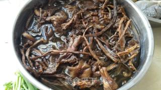 茶树菇焖鸡腿肉的做法步骤：5