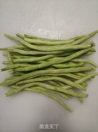 炒豆角丝的做法步骤：1