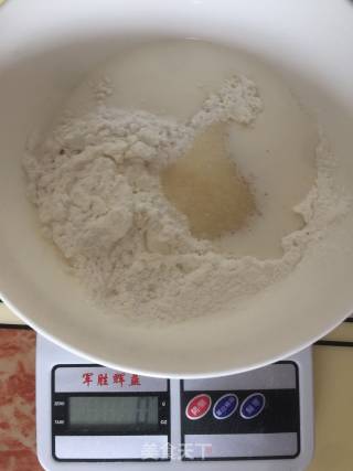 麻薯红豆沙肉松蛋黄酥的做法步骤：1