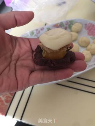 麻薯红豆沙肉松蛋黄酥的做法步骤：11