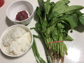 菠菜牛肉粥的做法步骤：1