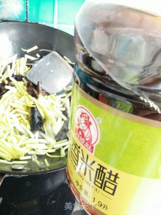 鸡蛋木耳炒蒜黄的做法步骤：10