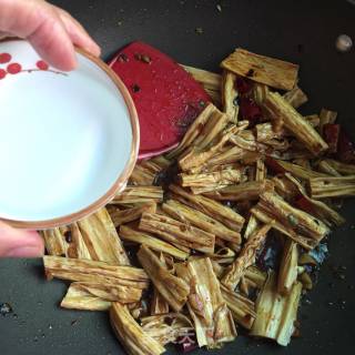红烧腐竹的做法步骤：9