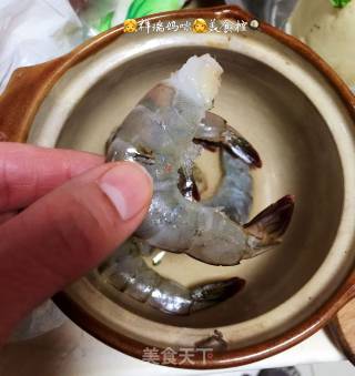 祥瑞宝宝餐桌之大虾叉烧饭的做法步骤：1