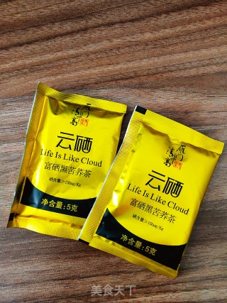 驱赶冬日的寒风，一杯暖心的苦荞可可焦糖奶茶足矣！的做法步骤：1