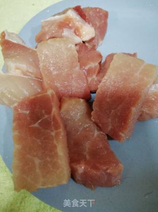 羊肚菌炖瘦肉的做法步骤：3