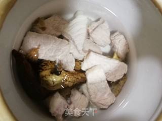 羊肚菌炖瘦肉的做法步骤：4