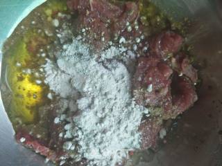 孜然牛肉的做法步骤：1