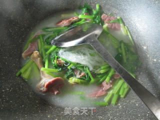 芹菜腊鸭腿煮粉丝的做法步骤：7