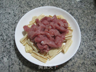里脊肉蒸腐竹的做法步骤：4