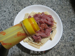 里脊肉蒸腐竹的做法步骤：7