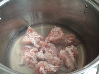 南瓜排骨煲的做法步骤：1