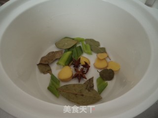 南瓜排骨煲的做法步骤：2