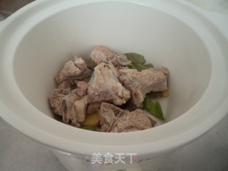 南瓜排骨煲的做法步骤：3