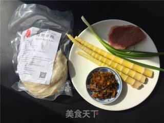 竹笋酸菜牛肉米线的做法步骤：1