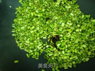 蒜薹丁炒鸡蛋的做法步骤：7