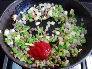 茄汁牛肉方便面的做法步骤：10