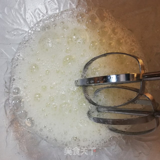万圣节蜘蛛奶油戚风蛋糕的做法步骤：7