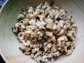 强烈推荐:平菇鸡蛋韭菜素饺的做法步骤：6