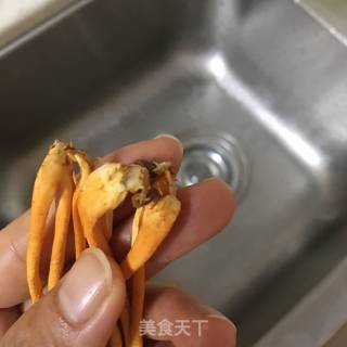 鲜菇鱼骨汤的做法步骤：2