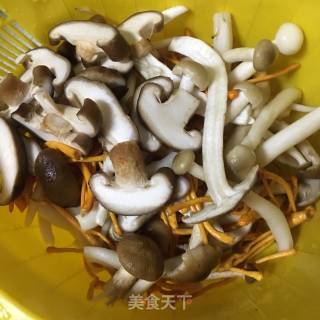 鲜菇鱼骨汤的做法步骤：8