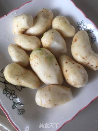 芋儿烧鸡爪的做法步骤：1