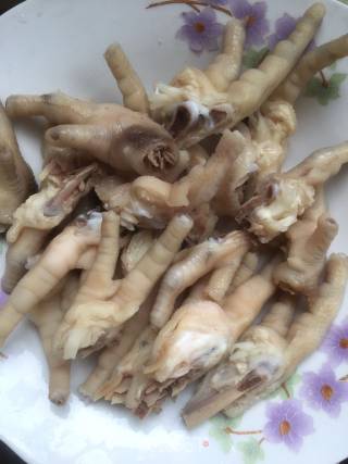 芋儿烧鸡爪的做法步骤：2