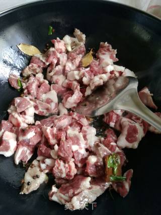 红烧牛肉的做法步骤：1