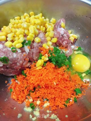 鲜肉玉米馄饨的做法步骤：1