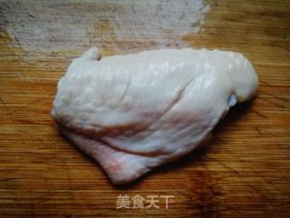 羊肚菌炖鸡翅中的做法步骤：2