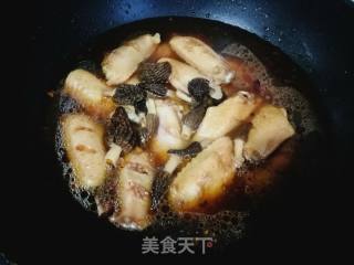 羊肚菌炖鸡翅中的做法步骤：8