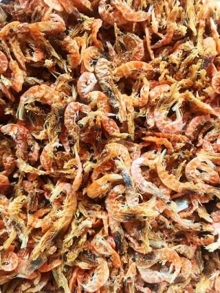 磷虾煸莴笋叶的做法步骤：1