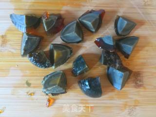 酥炒皮蛋的做法步骤：5